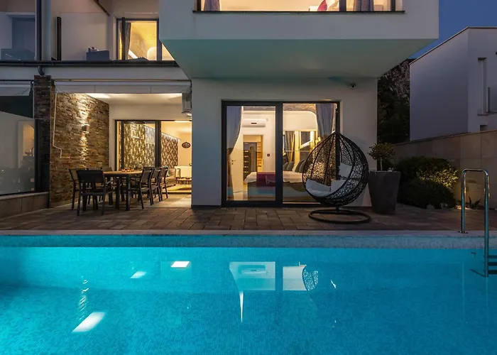 4 Bedroom Amazing In Kostelj Vakantiehuis