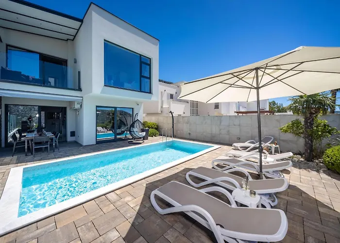 Vakantiehuis 4 Bedroom Amazing In Kostelj