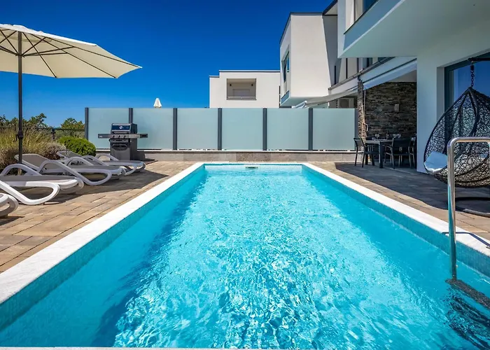 4 Bedroom Amazing In Kostelj Vakantiehuis *