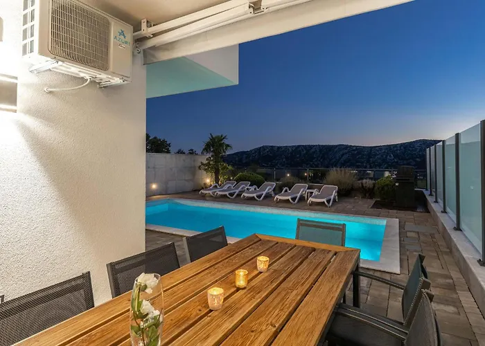 4 Bedroom Amazing In Kostelj *