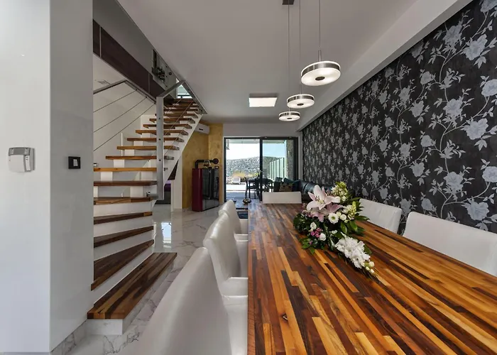 Vakantiehuis 4 Bedroom Amazing In Kostelj