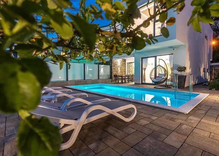 4 Bedroom Amazing In Kostelj Grižane