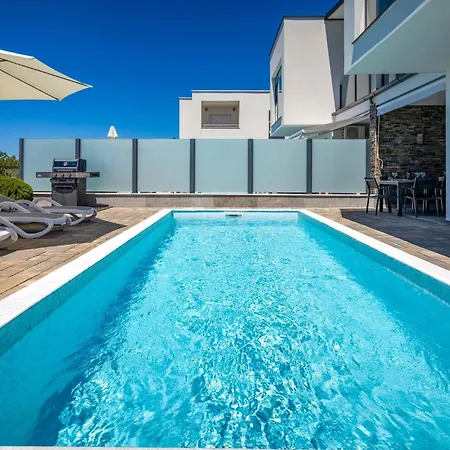 4 Bedroom Amazing In Kostelj Ferienhaus *